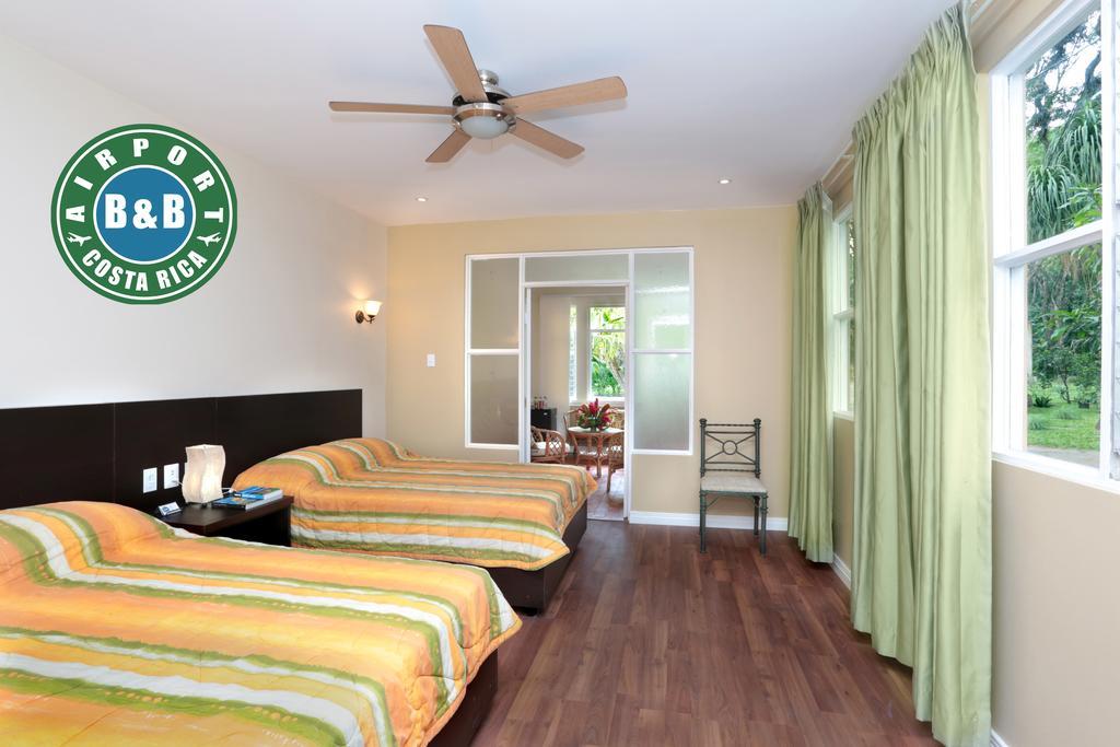 Airport Costa Rica B&B Río Segundo Pokoj fotografie